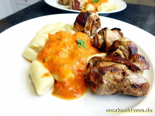 Involtini vom Schweinsfilet an Peperonisauce