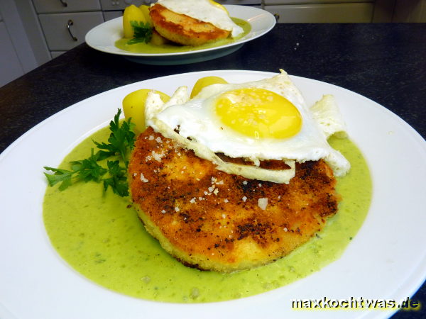 Sellerieschnitzel auf Erbsencreme mit Spiegelei