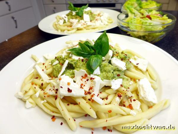 Spaghetti mit Avocadopesto