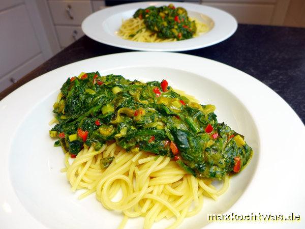 Spaghetti mit Curry-Spinat