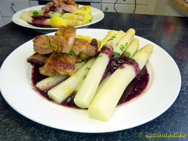 Spargel mit Beaujolais-Sauce