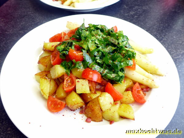 Spargel mit Bratkartoffelsalat und Bärlauchdressing