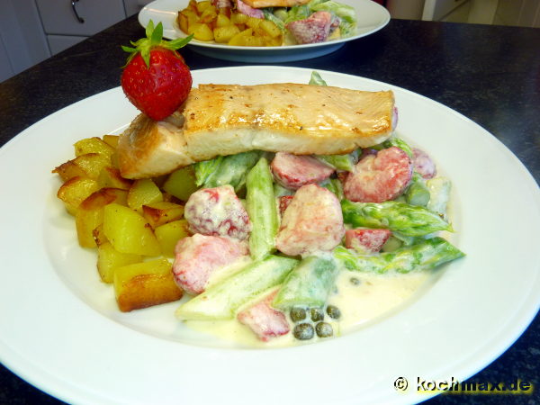 Spargelsalat mit Erdbeeren