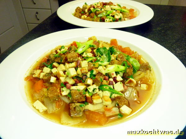 Mangold-Tomaten-Suppe mit Tofu