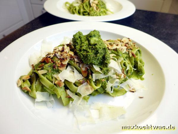 Tagliatelle mit Limetten-Mangoldpesto