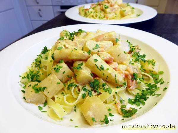 Tagliatelle mit weissen Spargeln und Rauchlachs