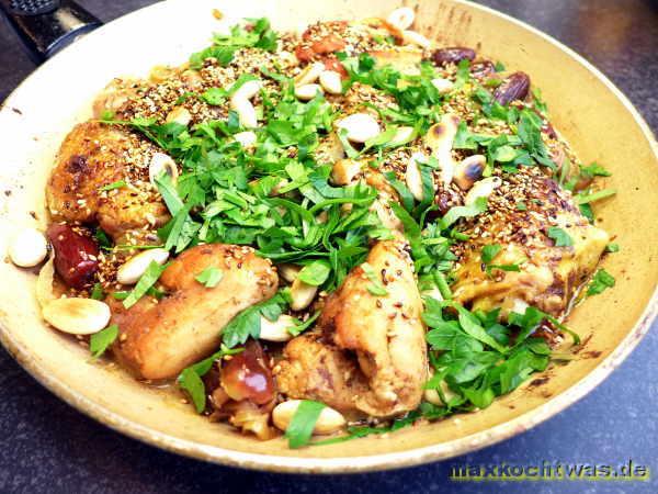 Tajine mit Huhn, Datteln und Mandeln