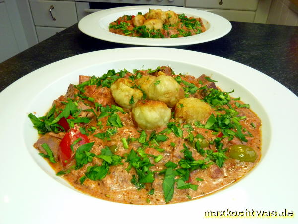 Gebratener Tofu in Tomatensauce