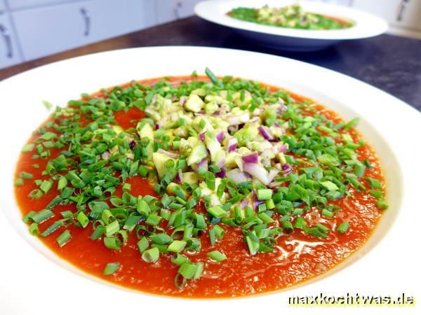 Tomatensuppe mit Avocado