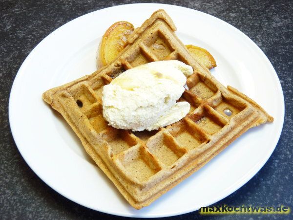 Waffeln aus Kastanienmehl mit Äpfeln