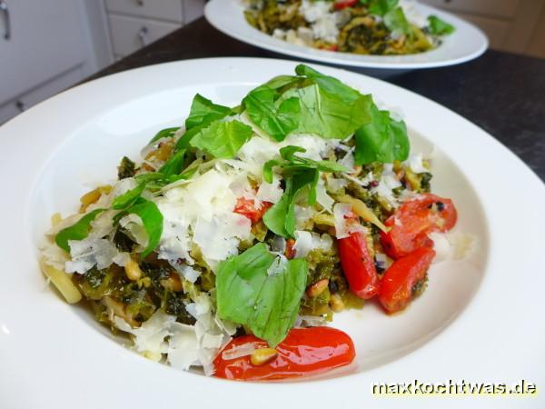 Wirsingpasta mit Kirschtomaten